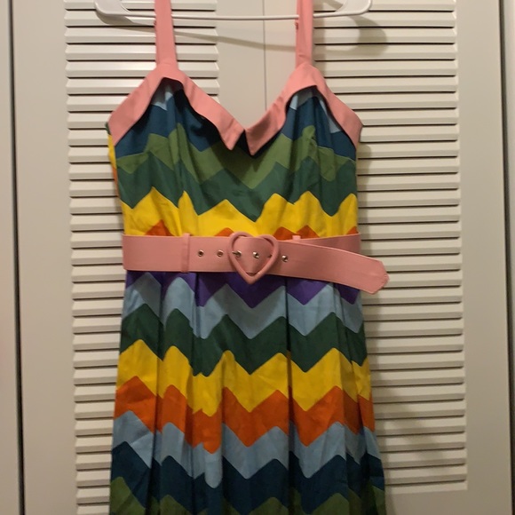 ModCloth Collectif M rainbow dress with pink belt, heart belt buckle, never worn - Picture 4 of 7